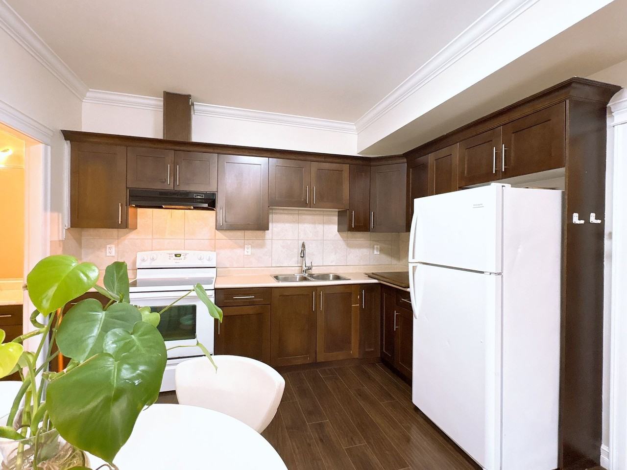 729 Delestre Avenue - Photo 7 of 8