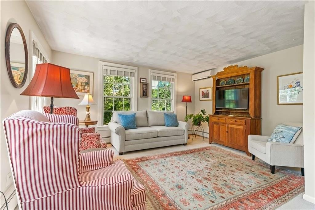 141 Narragansett Ave Apt 2c - Photo 4 of 19