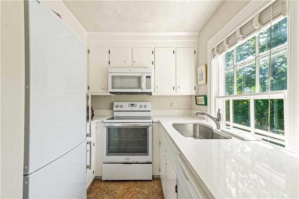 141 Narragansett Ave Apt 2c - Photo 7 of 19