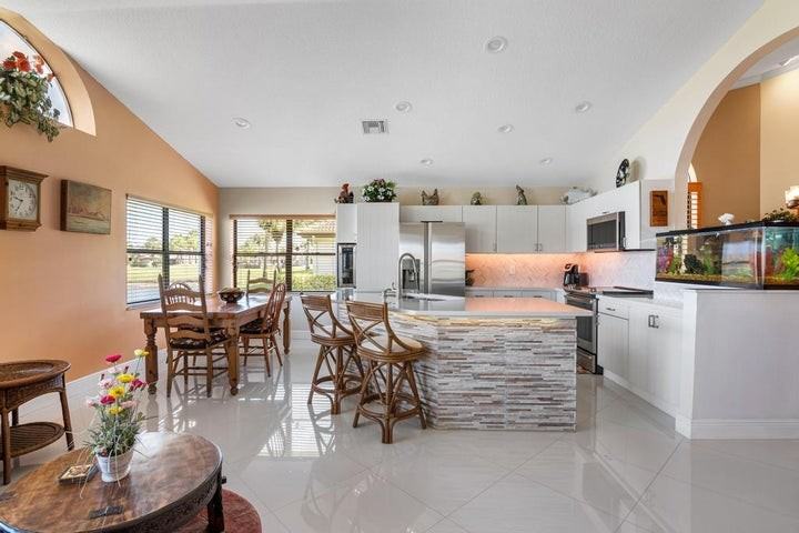 7211 Boynton Beach Boulevard - Photo 6 of 10