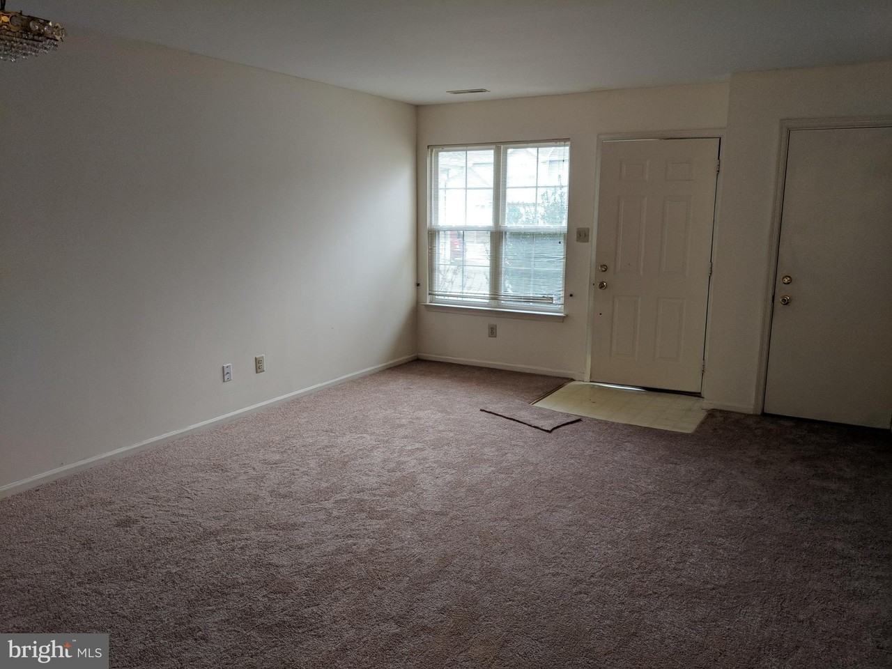 105 Periwinkle Dr - Photo 3 of 13