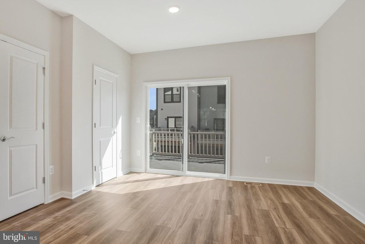 244 Mainstream Dr - Photo 4 of 36