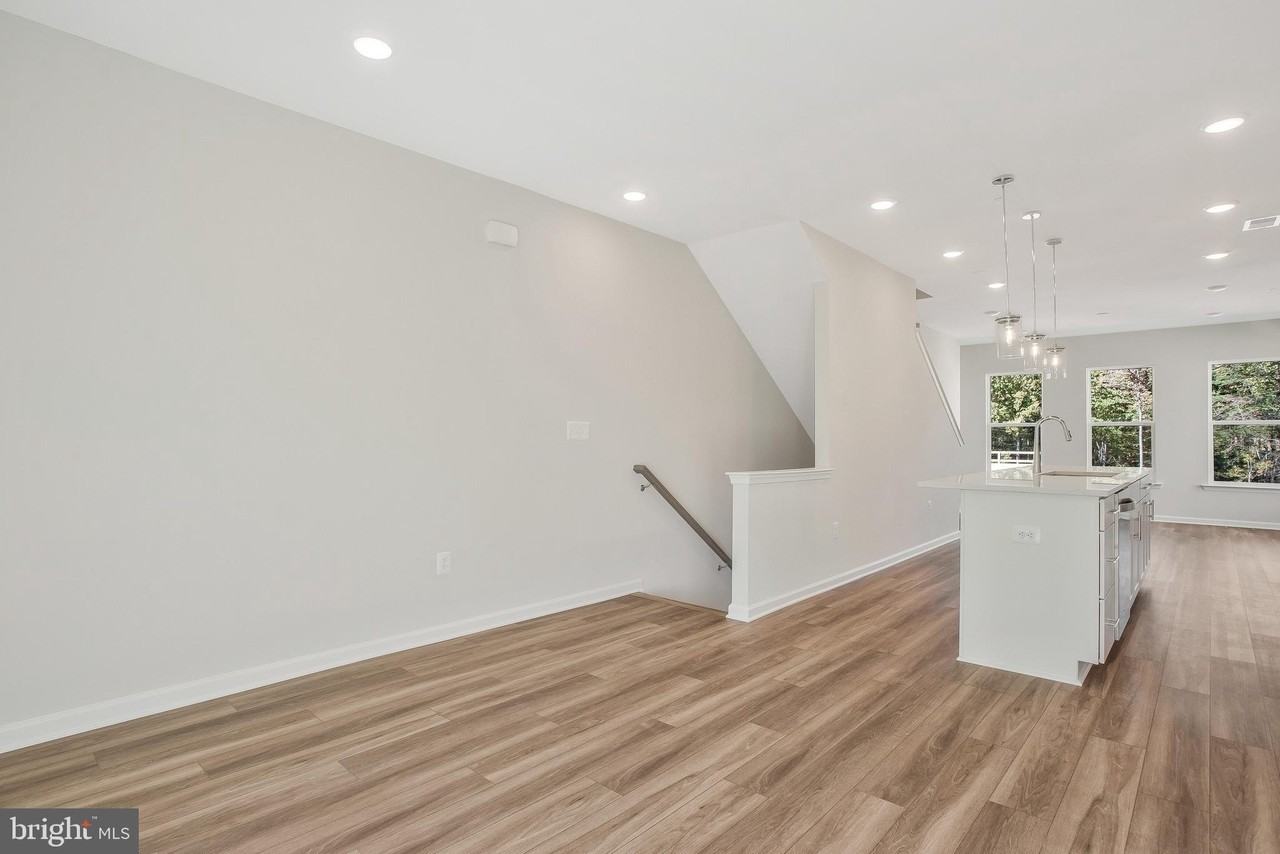 244 Mainstream Dr - Photo 6 of 36