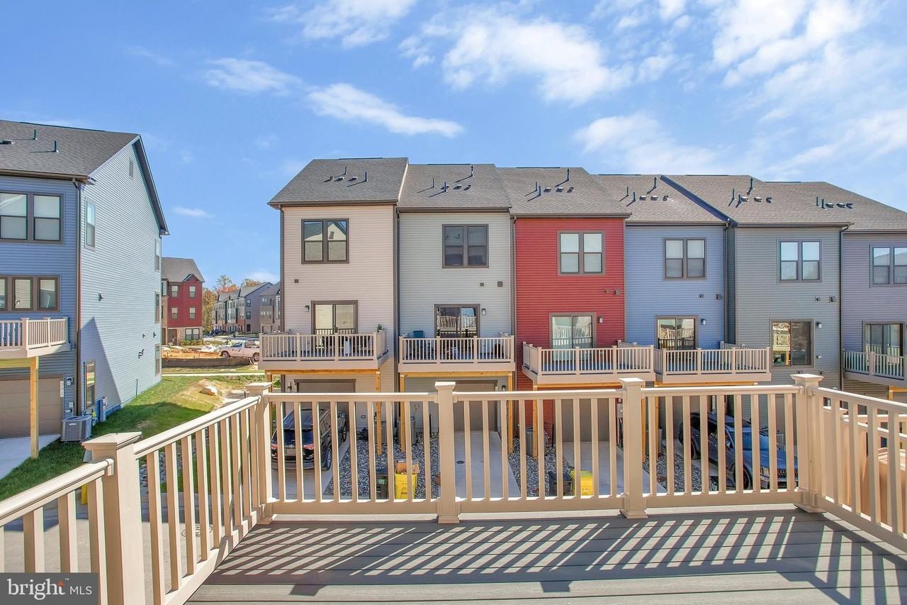 244 Mainstream Dr - Photo 7 of 36