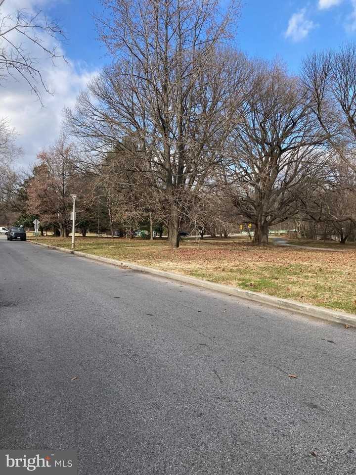 3027 Shannon Dr - Photo 3 of 50