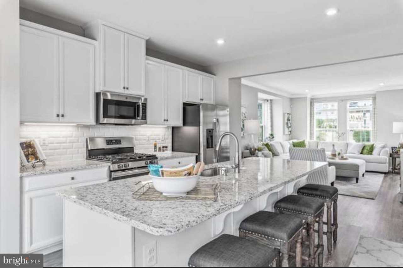 2926 Waterfront Rd - Photo 3 of 27