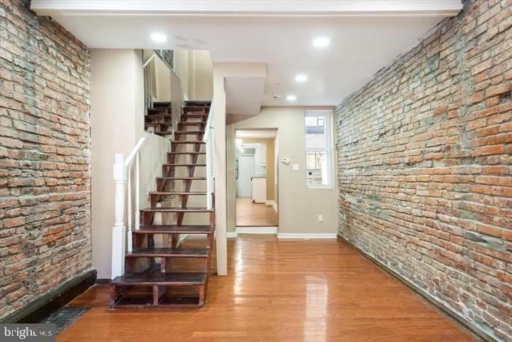 424 S Eden St - Photo 3 of 33