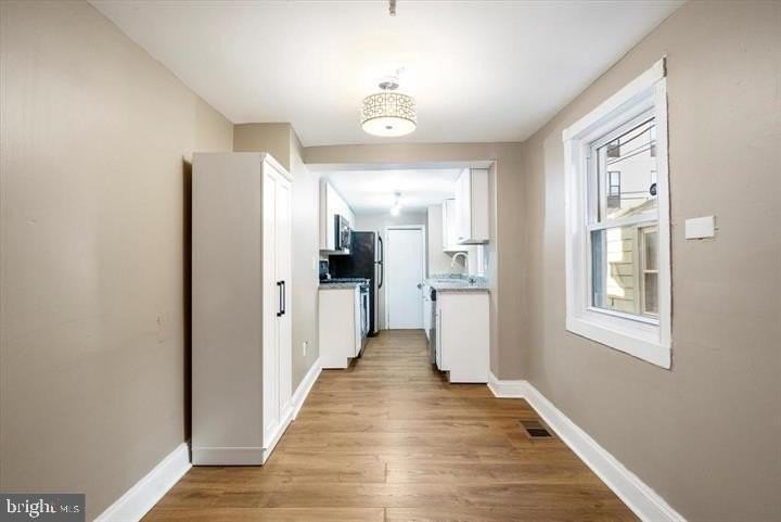 424 S Eden St - Photo 4 of 33