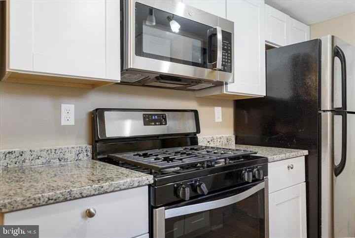 424 S Eden St - Photo 7 of 33