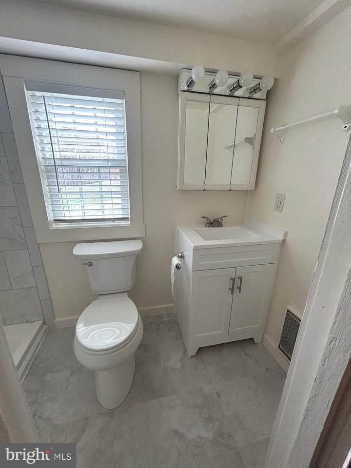 8170 Rose Hill Manor Pl - Photo 6 of 14