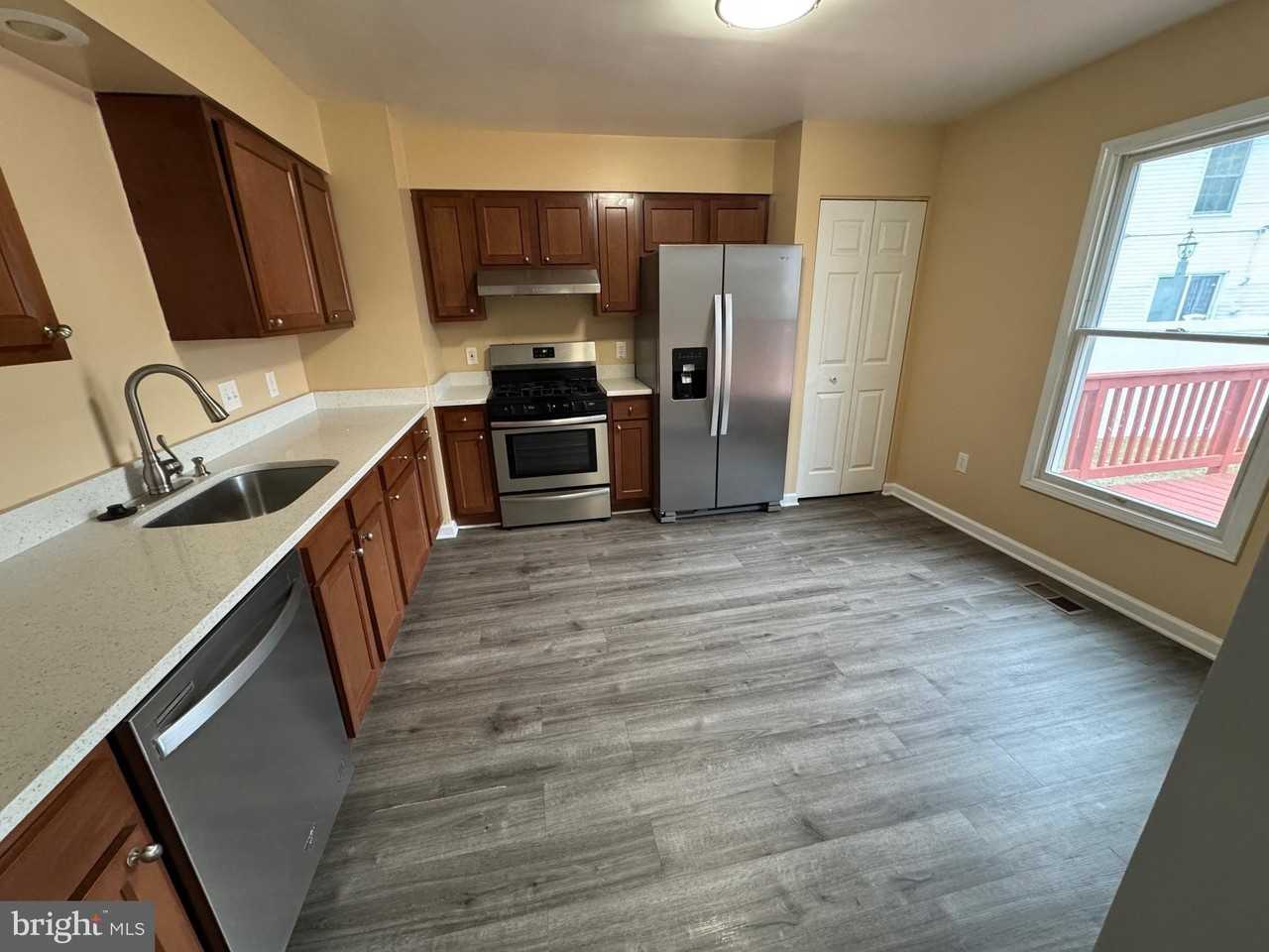 6605 Huntshire Dr - Photo 4 of 37