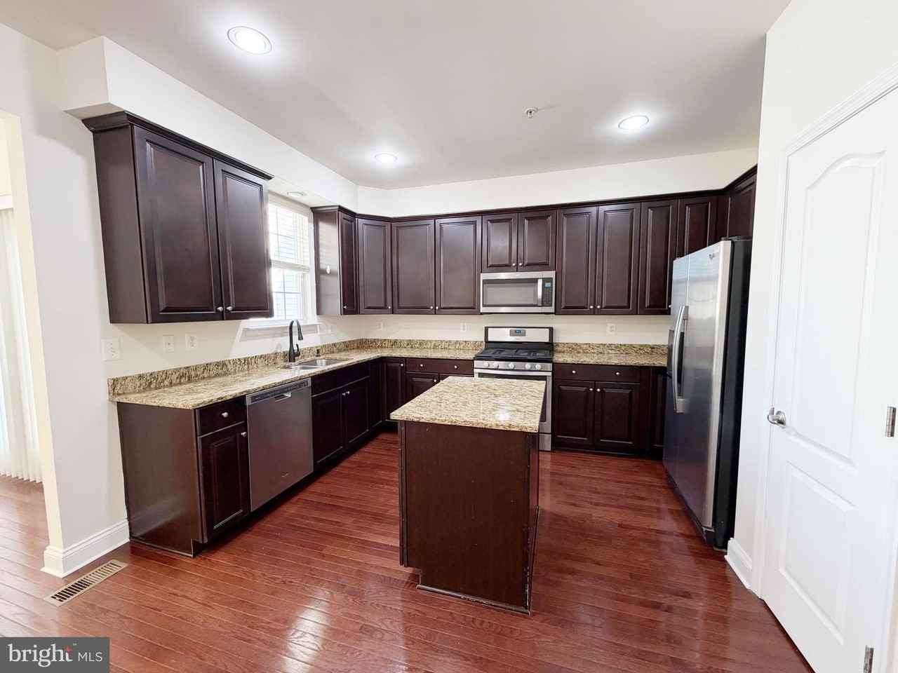 23008 Meadow Mist Rd - Photo 2 of 18