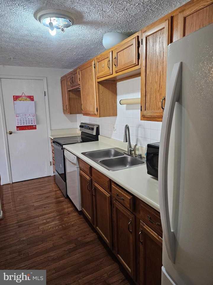 503 Palmtree Dr Apt 7 - Photo 3 of 14