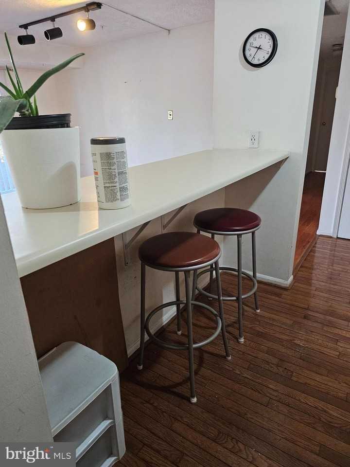 503 Palmtree Dr Apt 7 - Photo 4 of 14