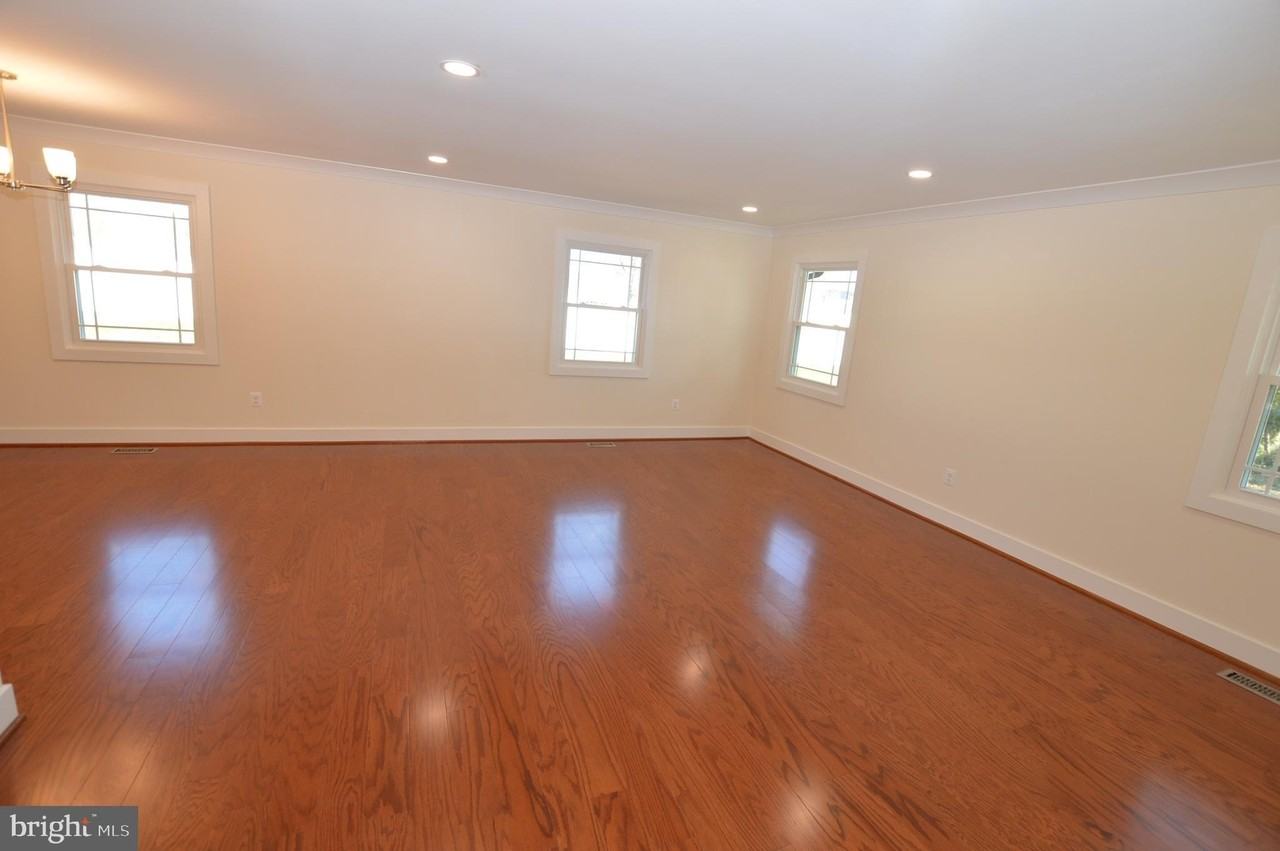 12116 Whitehall Dr - Photo 3 of 28