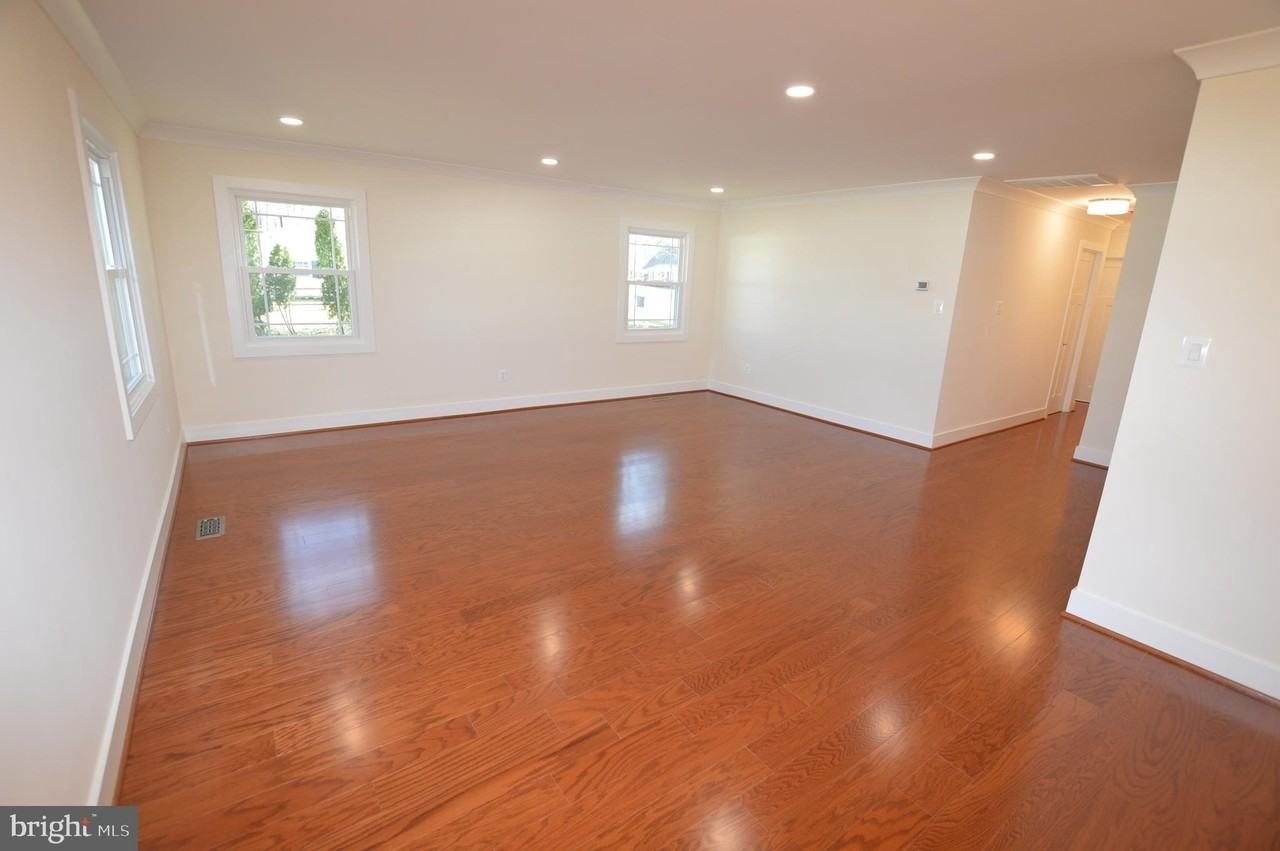 12116 Whitehall Dr - Photo 4 of 28