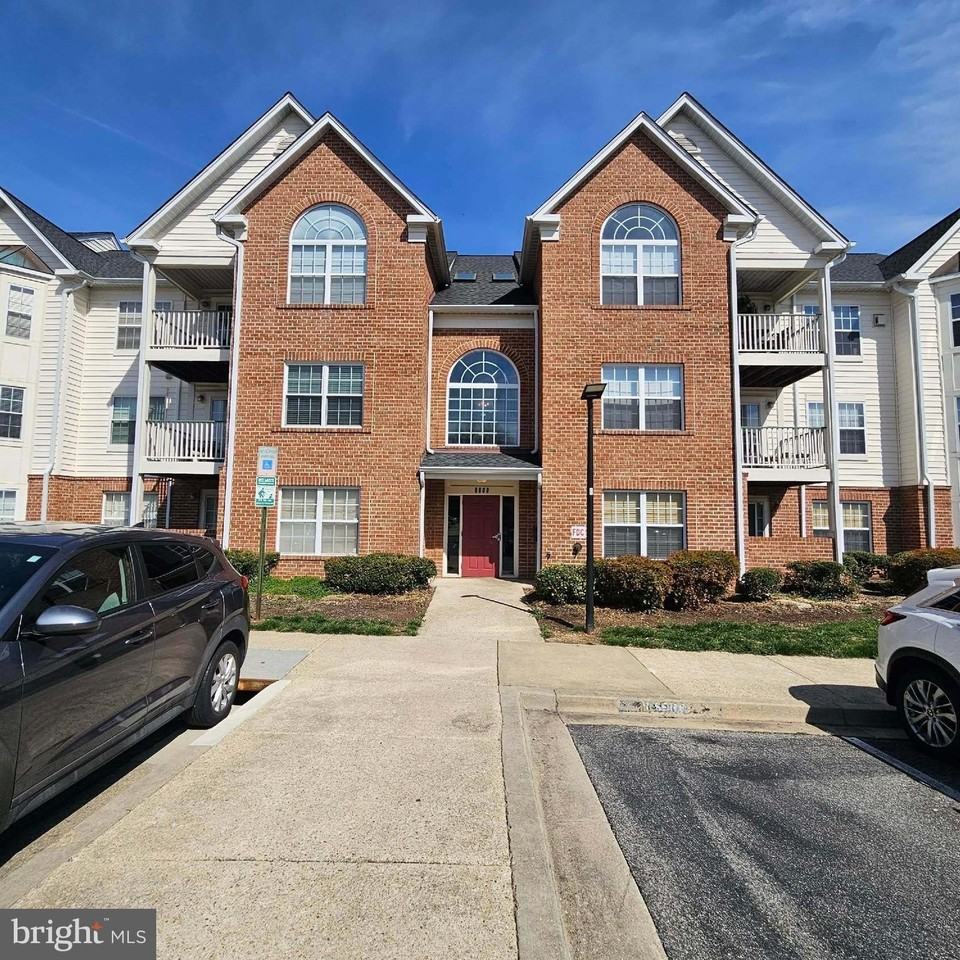 6600 Saint Ignatius Dr Apt 304 - Photo 2 of 21