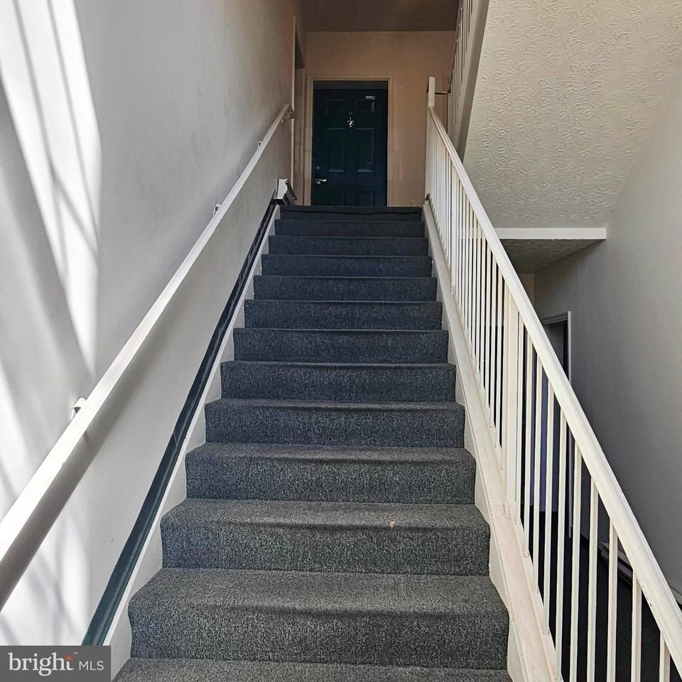 6600 Saint Ignatius Dr Apt 304 - Photo 3 of 21