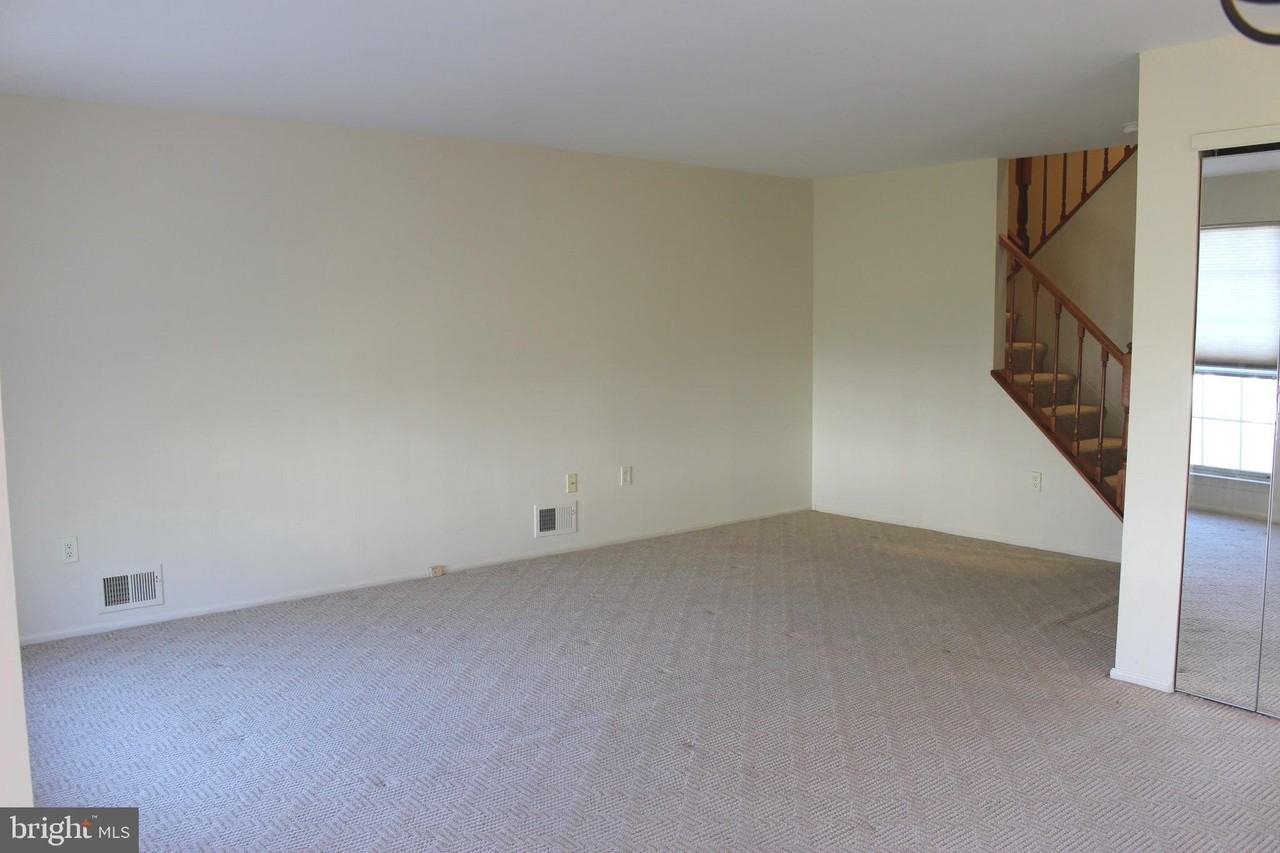 70 Chambord Ct - Photo 4 of 18