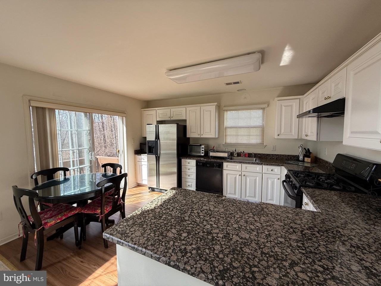 256 Fountayne Ln - Photo 5 of 19