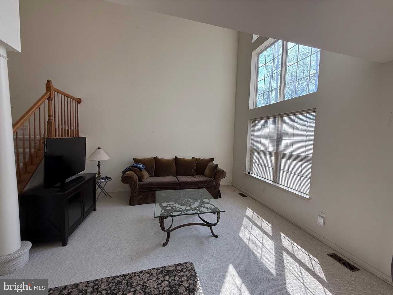 256 Fountayne Ln - Photo 6 of 19