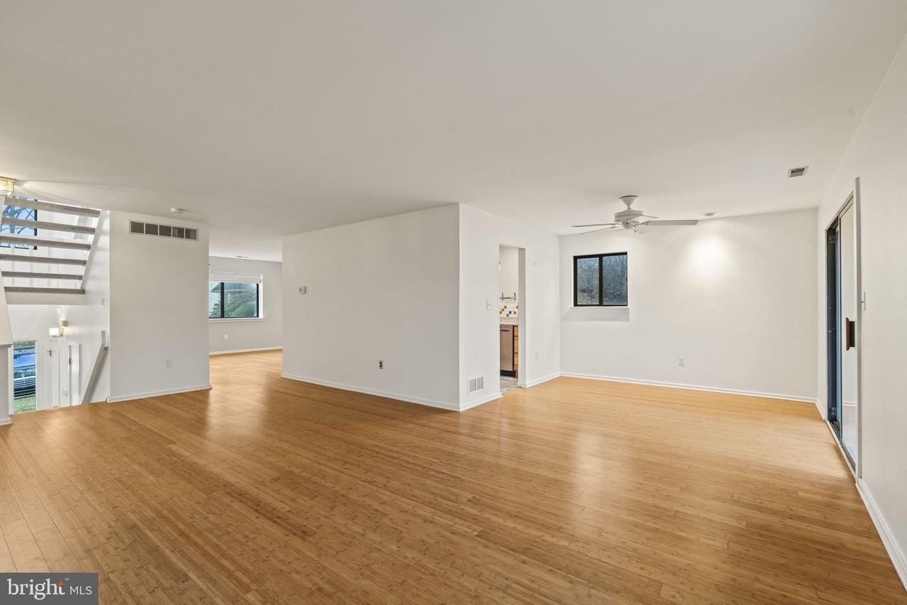 431 Lynetree Dr - Photo 3 of 21