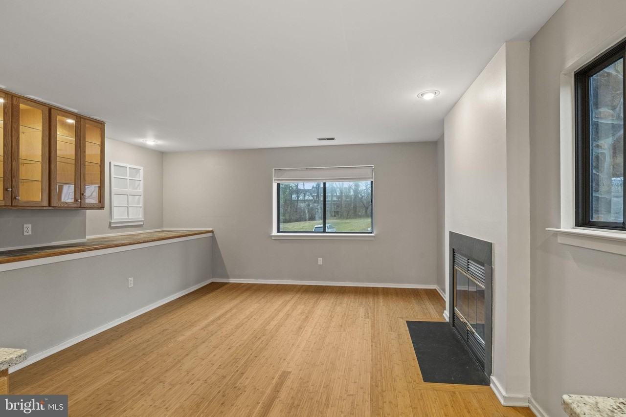 431 Lynetree Dr - Photo 5 of 21