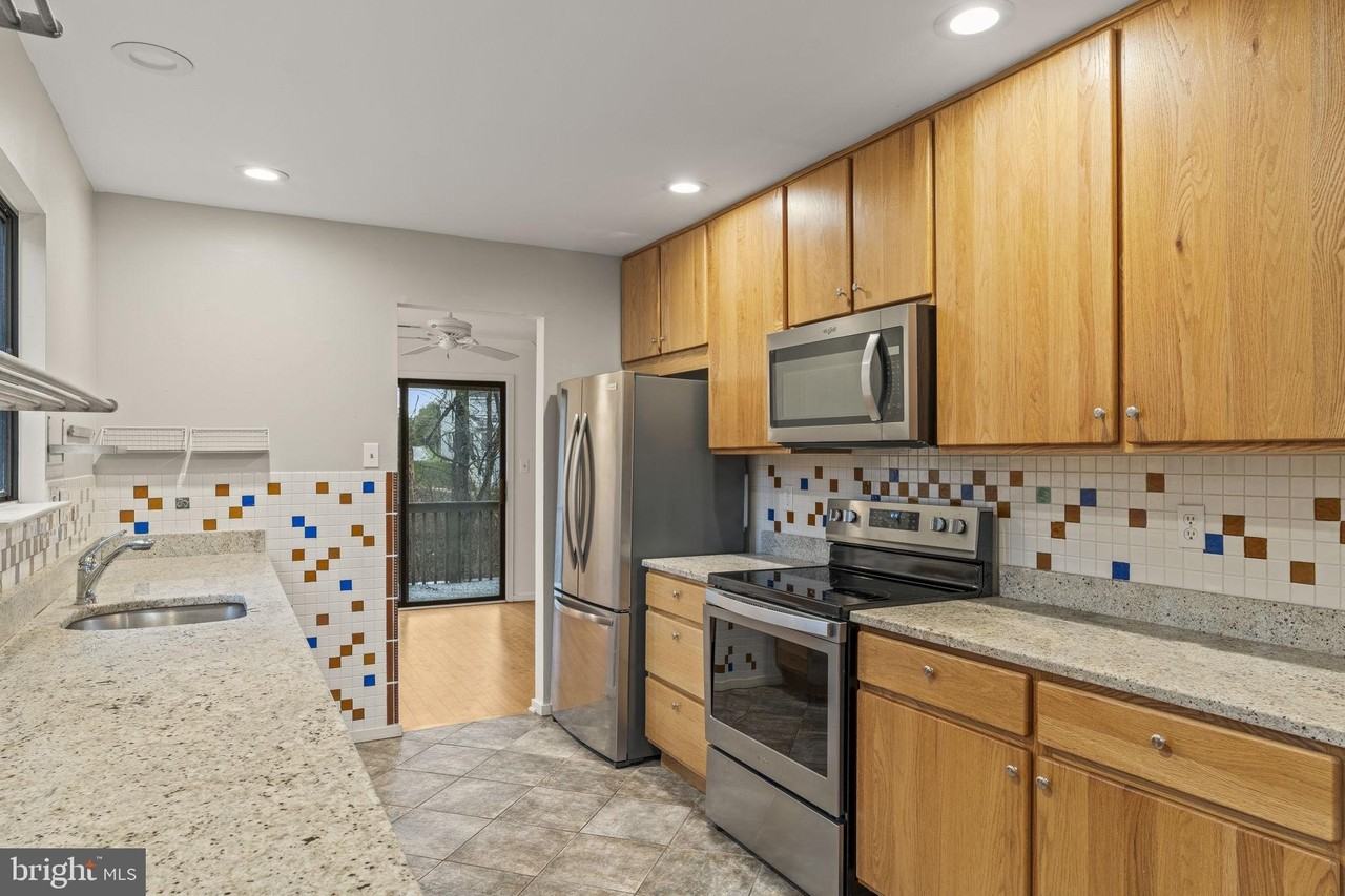 431 Lynetree Dr - Photo 6 of 21