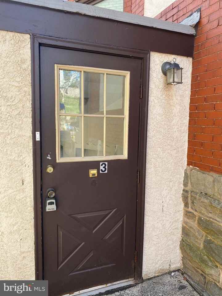 762 E High St Apt 3 - Photo 2 of 19