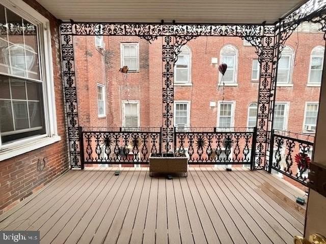 708 N Franklin St Fl 3 - Photo 7 of 37