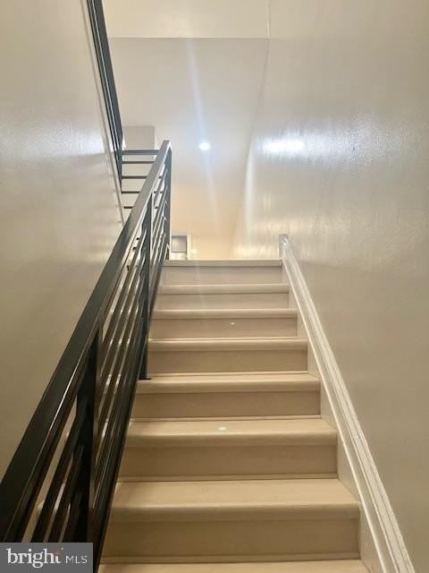 708 N Franklin St #FL3 - Photo 6 of 34