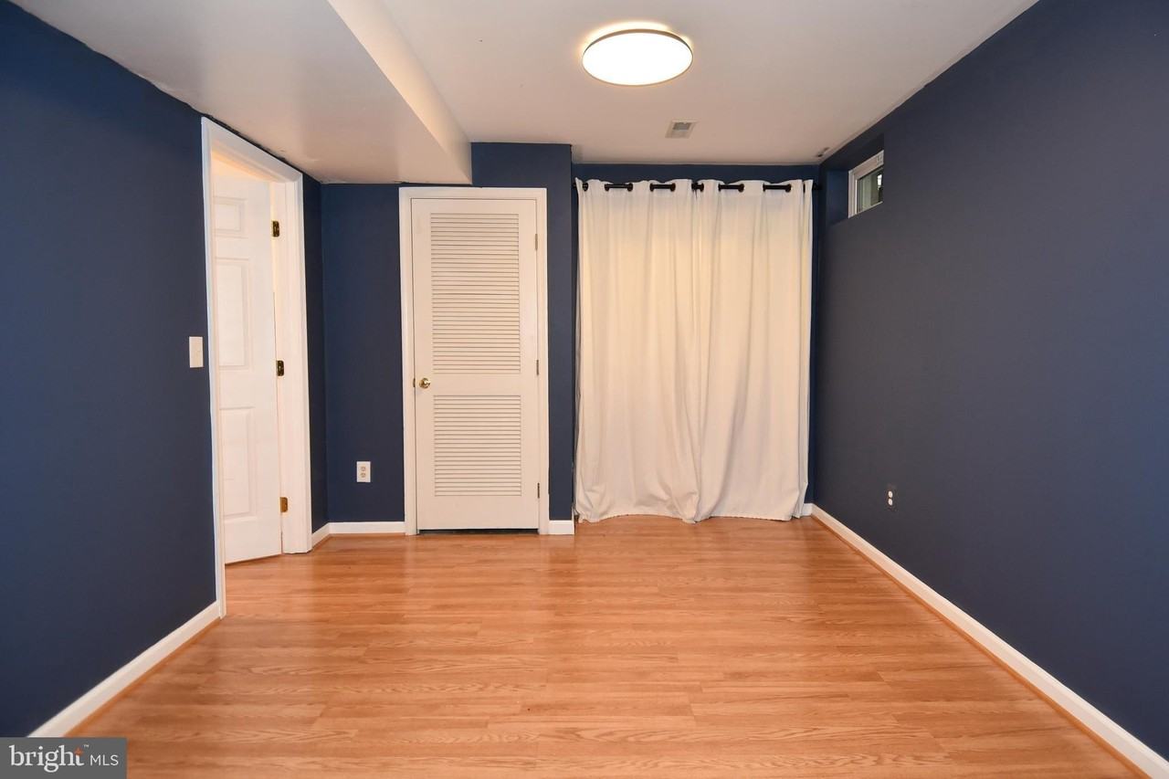 5987 Edgehill Ct - Photo 7 of 32