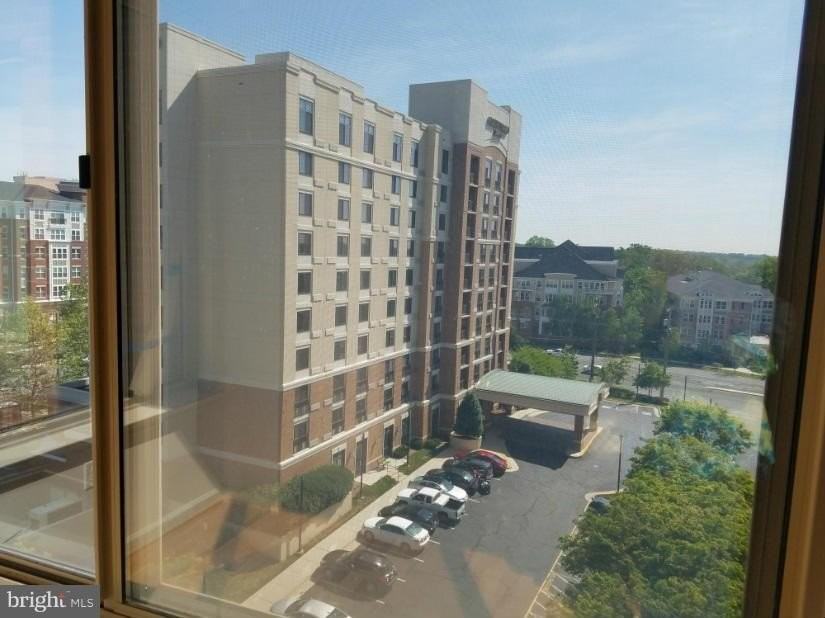 2726 Gallows Rd Apt 814 - Photo 2 of 12