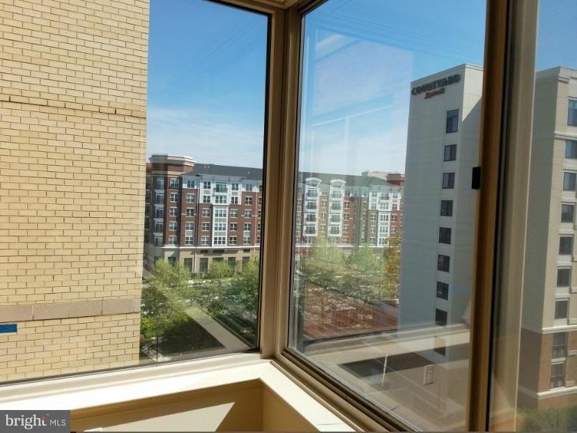 2726 Gallows Rd Apt 814 - Photo 3 of 12