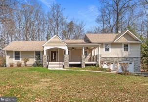 215 Lakewood Landing Dr - Photo 1 of 1