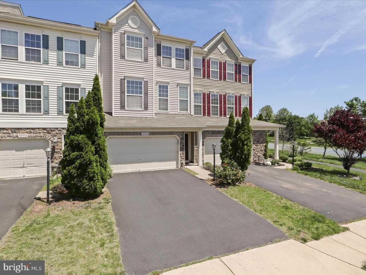 42490 Franklin Benjamin Ter - Photo 3 of 45