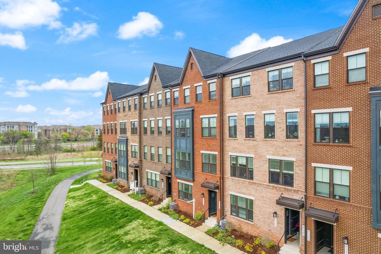 43361 Radford Divide Ter - Photo 2 of 50