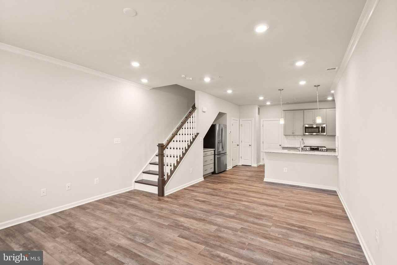 43361 Radford Divide Ter - Photo 4 of 50