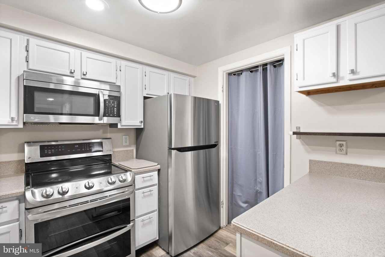 12263 Wadsworth Way - Photo 7 of 18