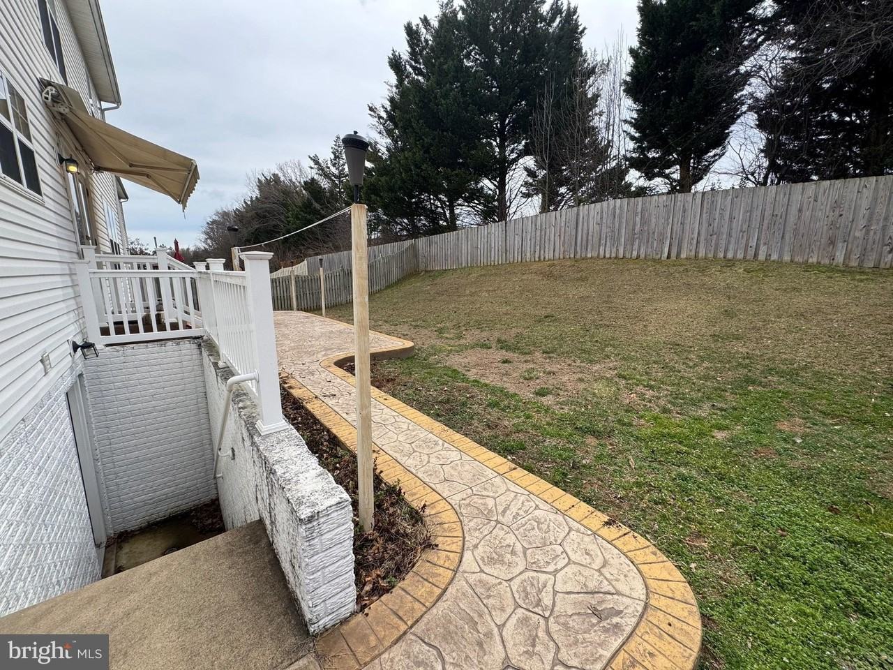 29 Newbury Dr - Photo 3 of 21