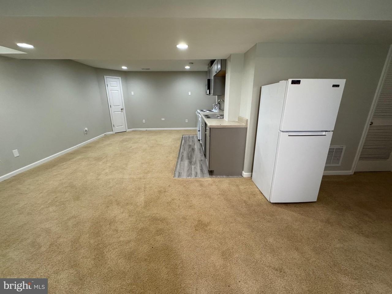 29 Newbury Dr - Photo 6 of 21