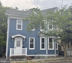 211 S Maple Ave - Photo 1 of 1