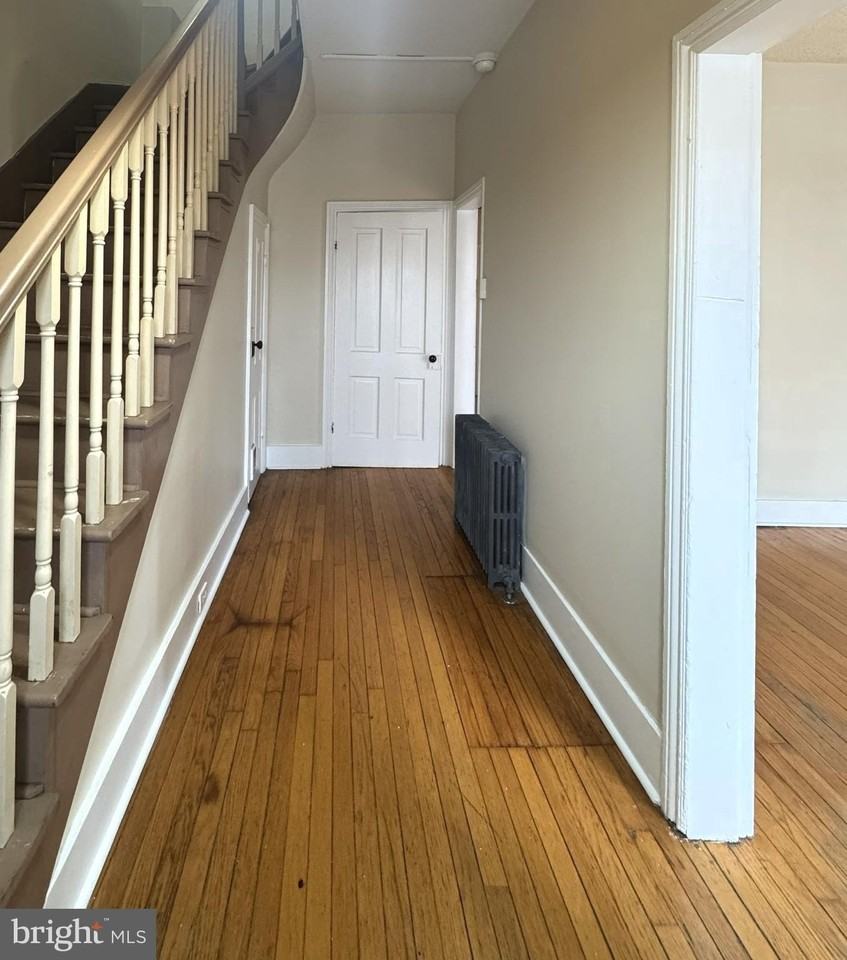 211 S Maple Ave - Photo 2 of 21