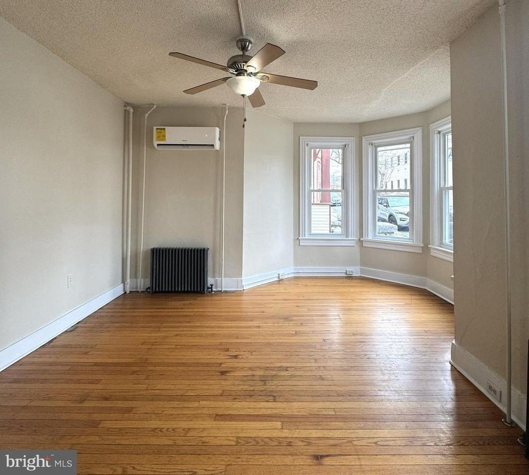 211 S Maple Ave - Photo 3 of 21