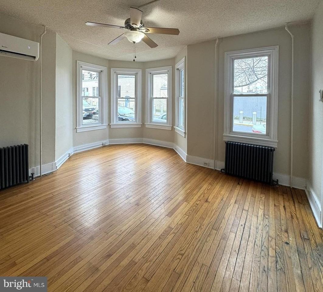 211 S Maple Ave - Photo 4 of 21