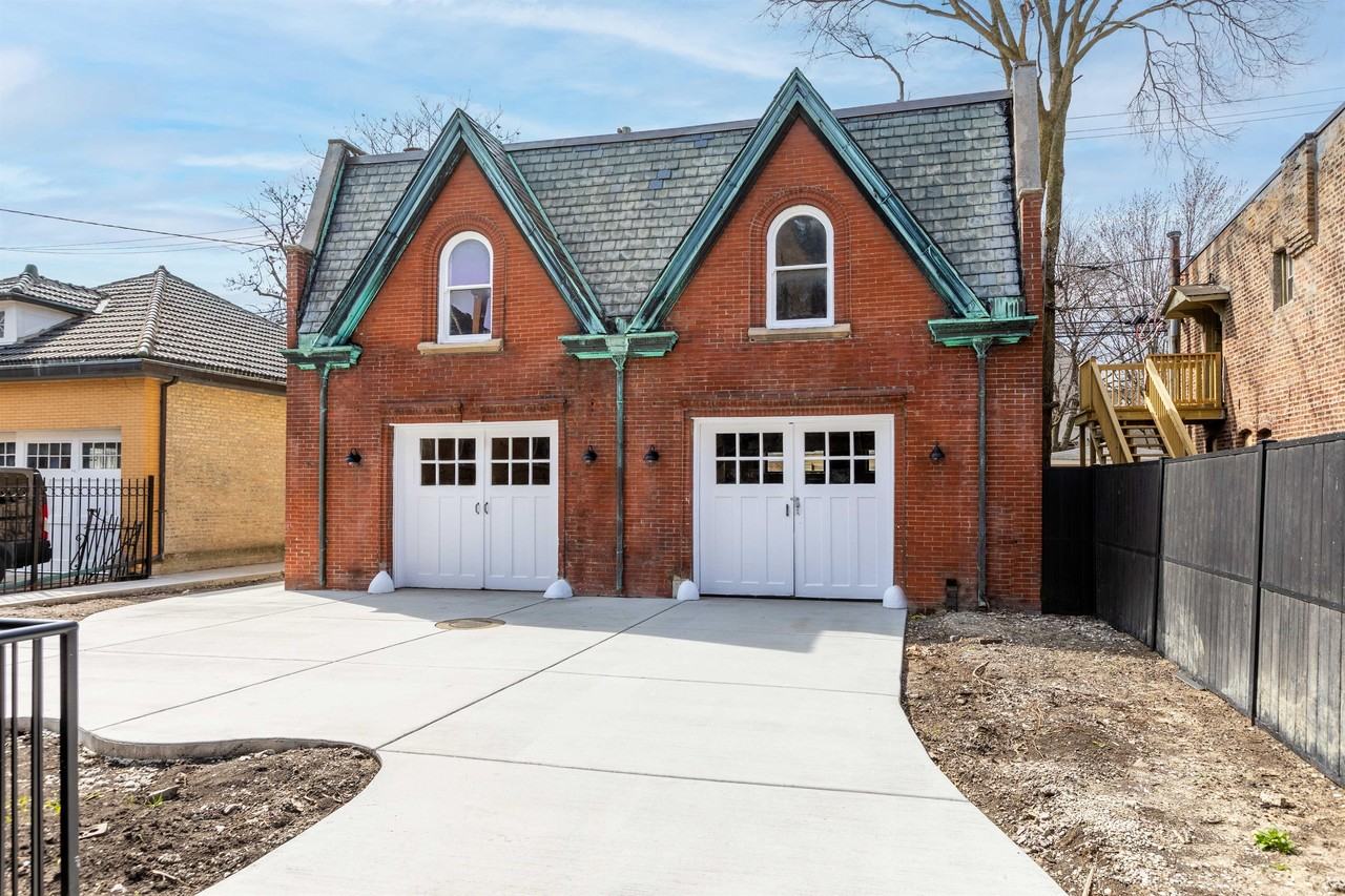 2228 North Kedzie Avenue - Photo 2 of 31