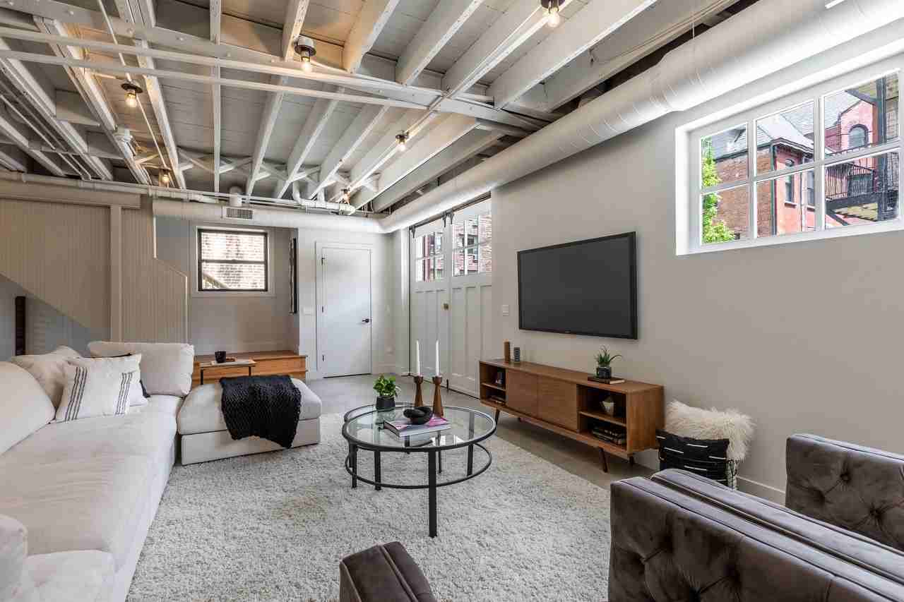 2228 North Kedzie Avenue - Photo 4 of 31