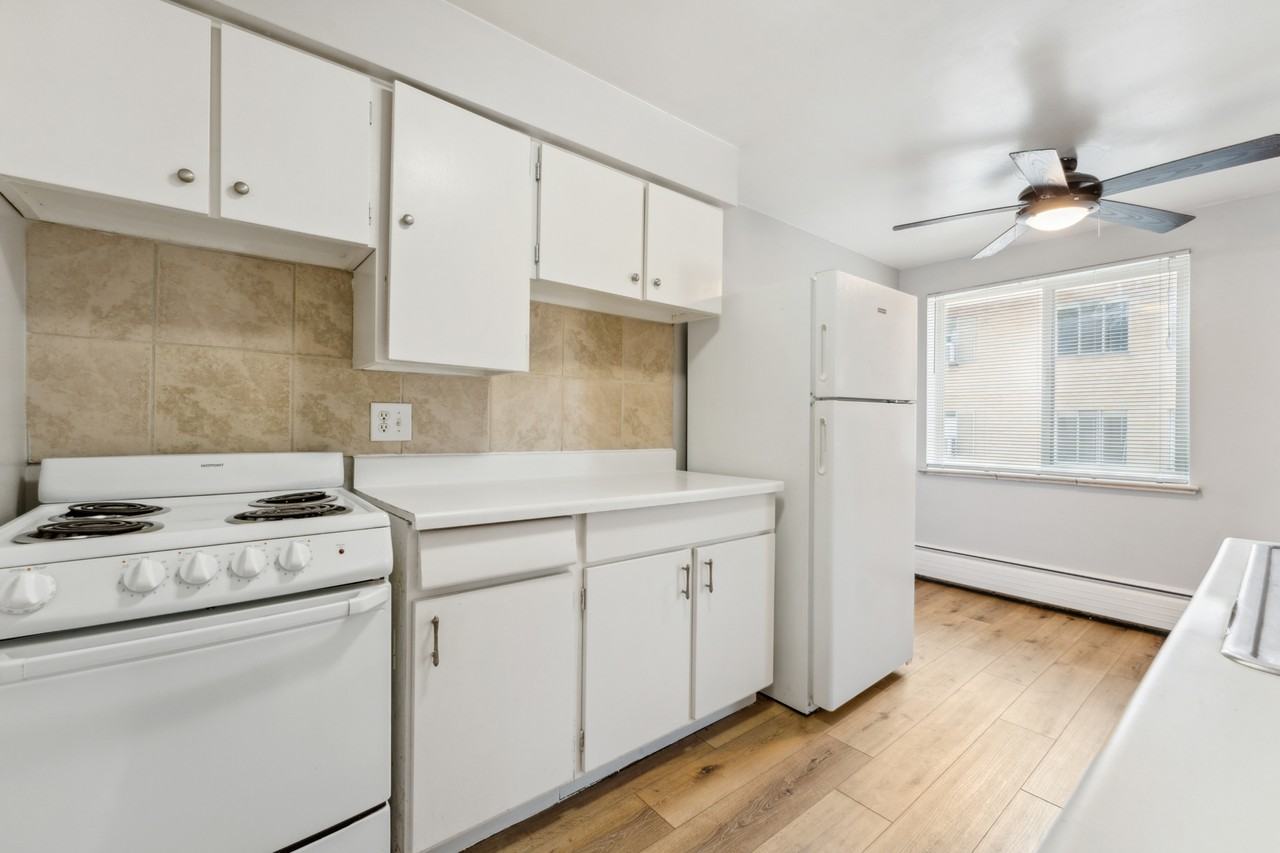 2451 S Gaylord ST - Photo 3 of 7