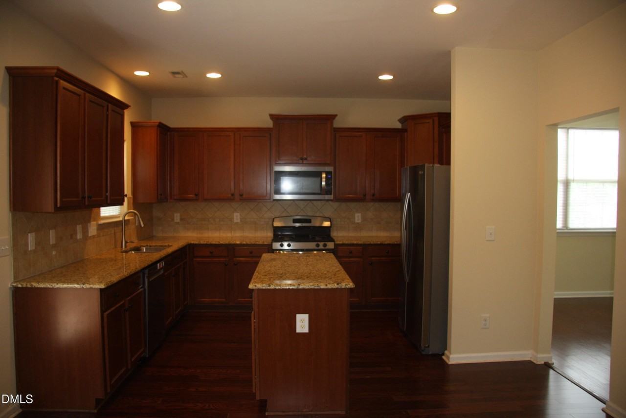 549 Mesquite Ridge Pl - Photo 7 of 34