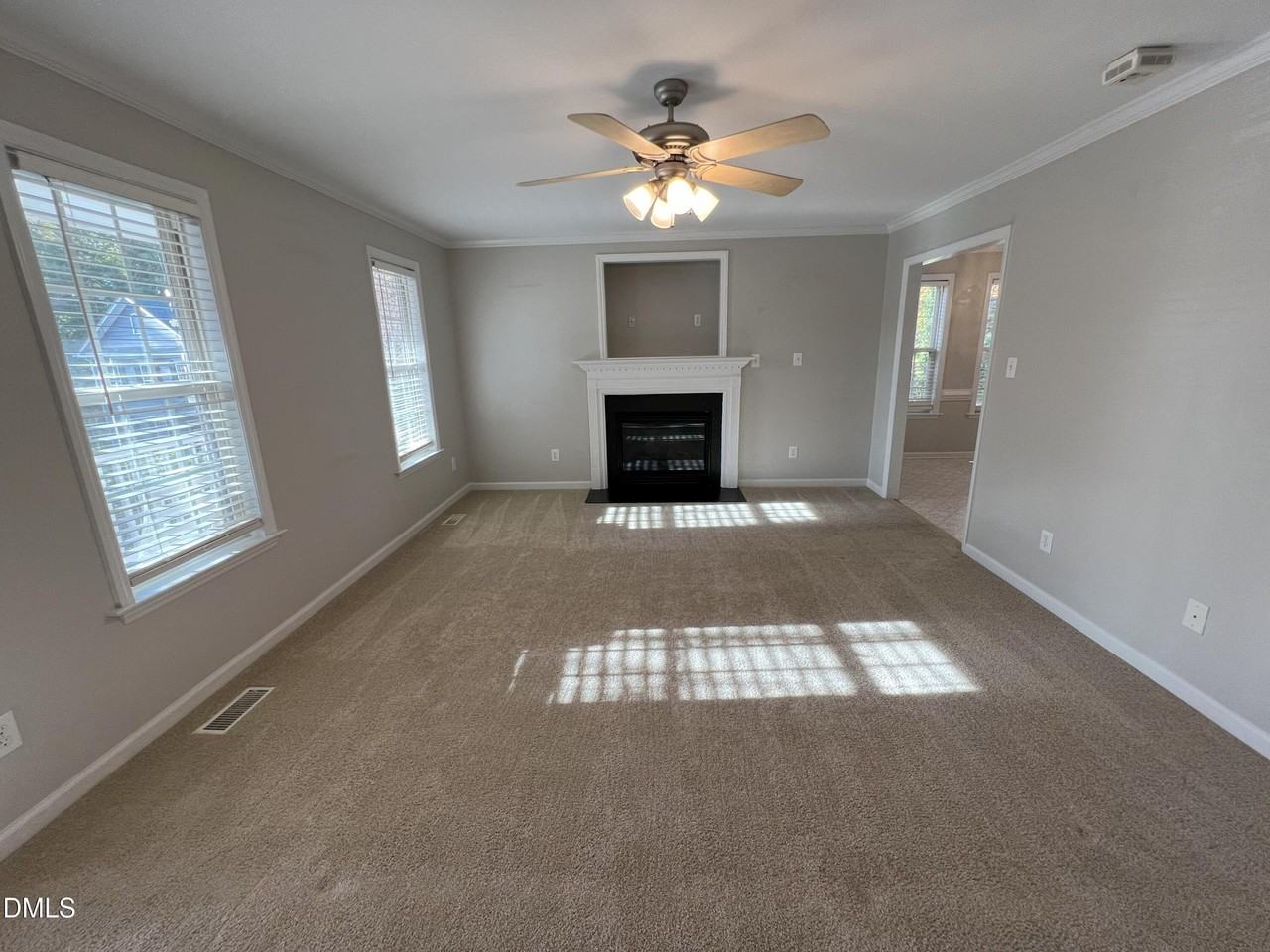 826 Shackleton Rd - Photo 4 of 27